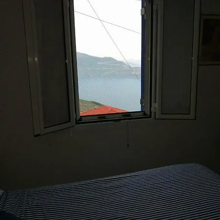Eva. * Neochori (Kefalonia)